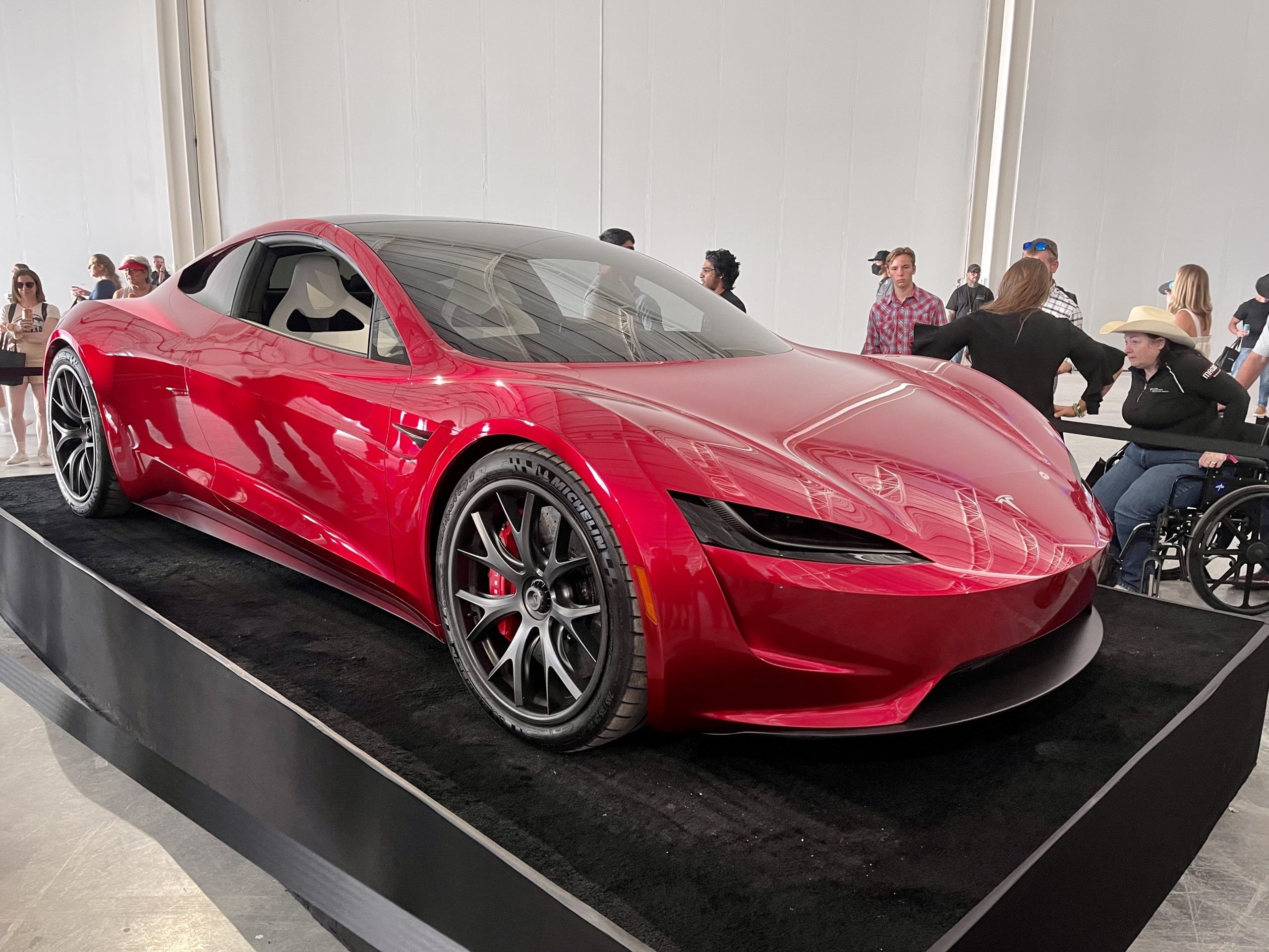 Обзор Tesla: Инновационные технологии и модели.